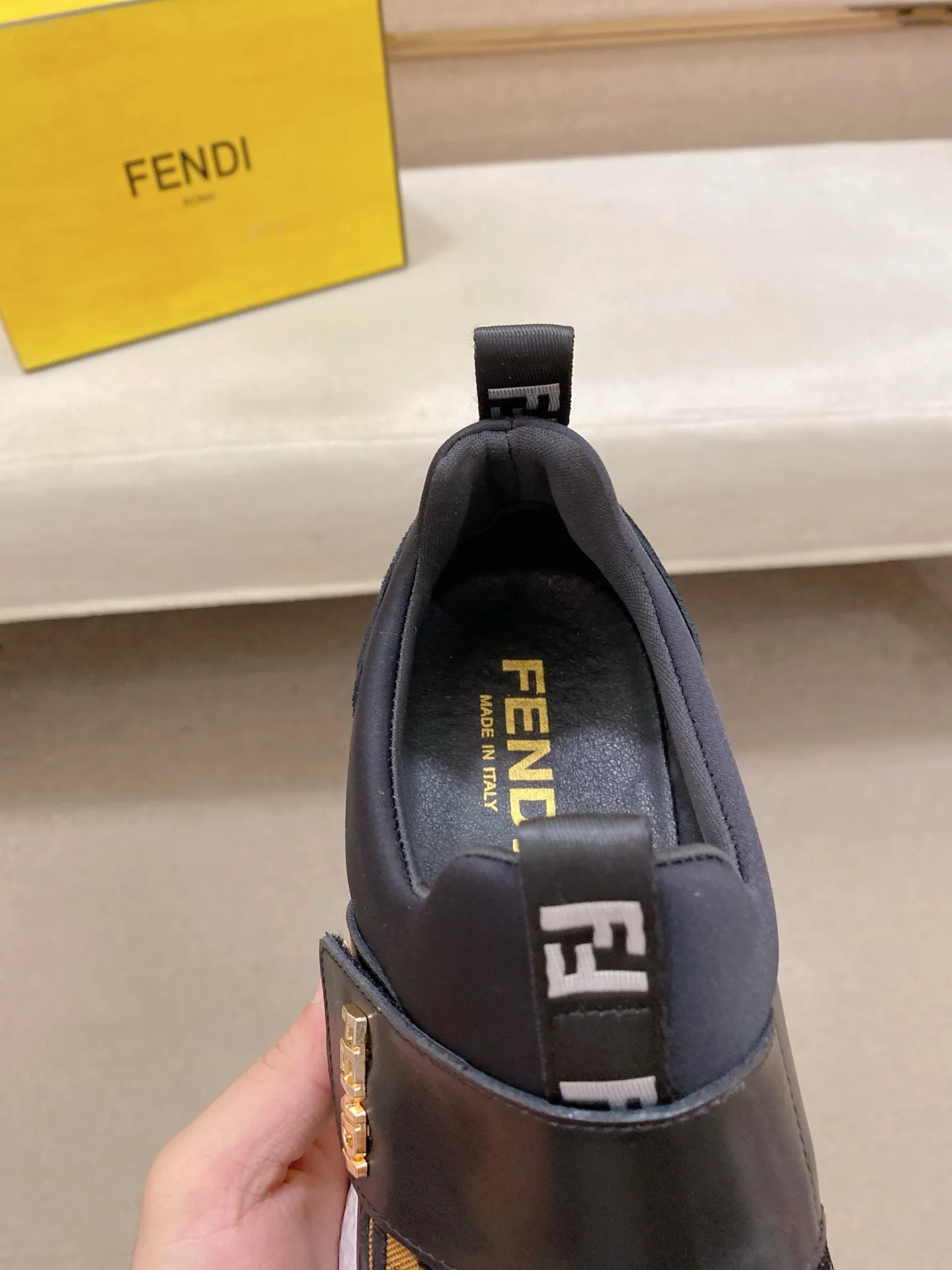 Men's shoes 💰 462💰 (fendi) New high-top 👊🏻 upper 🇮🇹 imported cowhide fabric 🇩🇪 lining imported breathable mesh lining. The original outsole is molded to highlight the identity of every man, and the upper foot is elegant and stable🚶🏻🚶🏻The high-end custom counters reproduce the original version📯No matter the wind or rain, the shoe last remains unchanged and can withstand the verification of time🔍️,🔵 Size: 38-44